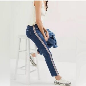 Anthropologie Pilcro and the Letterpress The Slim Boyfriend Embroidered Jeans 26